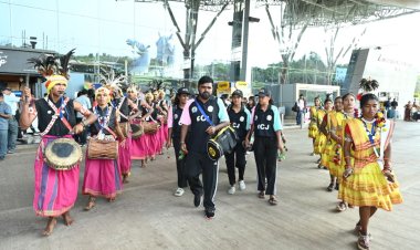 छत्तीसगढ़ में होगा खिलाड़ियों का महाकुंभ : खेलो इंडिया ट्राइबल गेम्स’ में जुटेंगे 3 हजार खिलाड़ी, रायपुर एयरपोर्ट पर परंपरा संग भव्य स्वागत