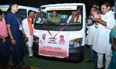 सशक्तिकरण की मिसाल : कबीरधाम में ‘दीदियों’ ने संभाली स्टीयरिंग, उपमुख्यमंत्री विजय शर्मा ने की सवारी