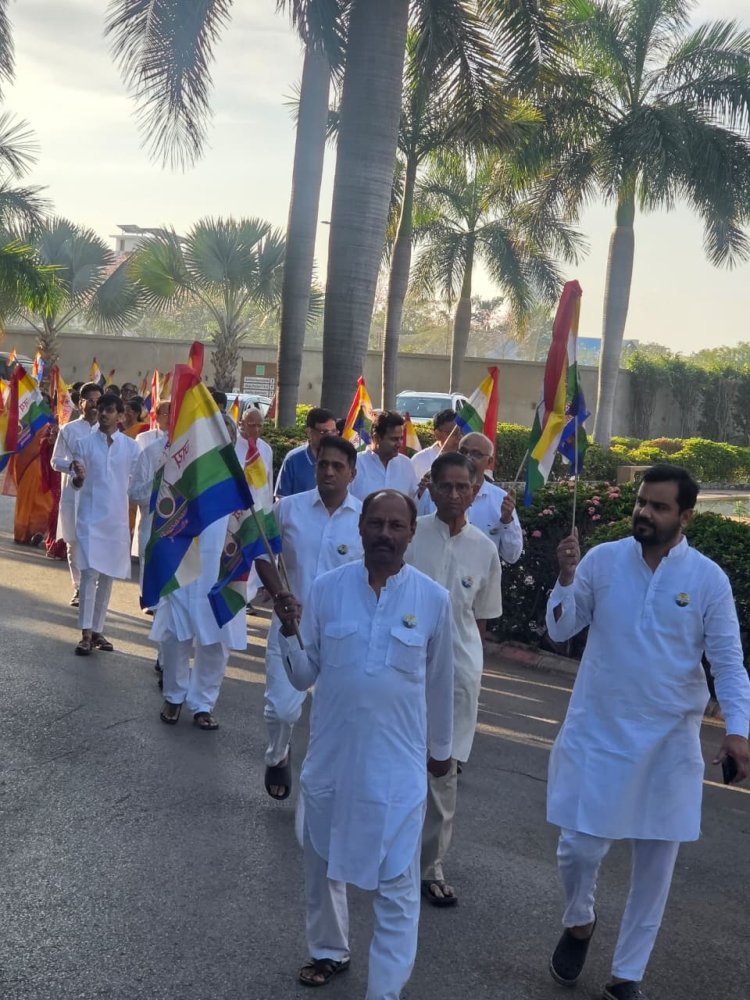 महावीर जन्म कल्याणक महोत्सव पर निकली प्रभात फेरी