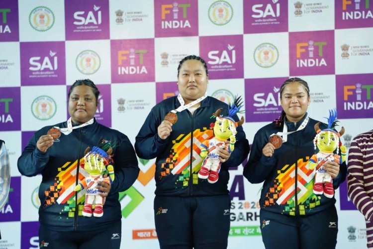 रायपुर में खेल रहा इंडिया :  86 किलोग्राम भारोत्तोलन में महाराष्ट्र की साक्षी ने उठाया स्वर्ण,छत्तीसगढ़ की रिशिका कश्यप ने जीता रजत