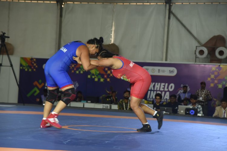 कुश्ती स्पर्धा में दूसरे दिन हुए हाई वोल्टेज मुकाबले, जबरदस्त दांव-पेंच देख सभी बोले वाह...