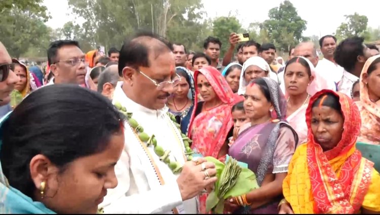 एक बार फिर दिखी मुख्यमंत्री विष्णुदेव साय की सादगी