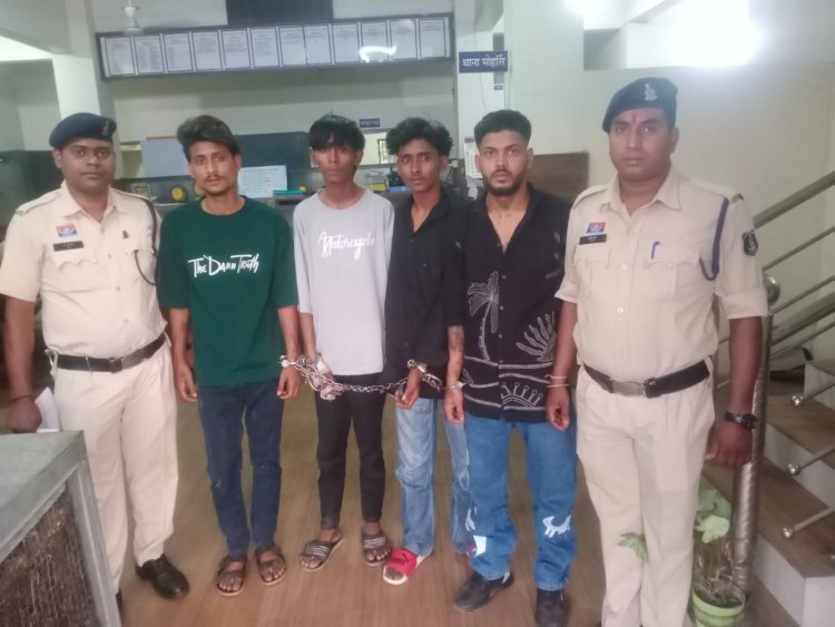 घर पर बम फेंकने से दहशत का माहौल,जान से मारने की धमकी देने वालों से चोरी का भी खुलासा