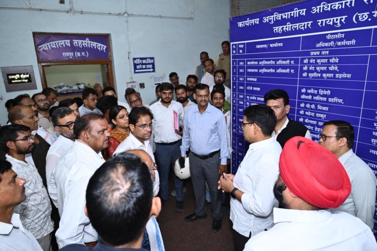 राजस्व मंत्री ने रायपुर तहसील कार्यालय में दी दबिश,डायवर्सन में देरी पर एसडीएम को फटकारा