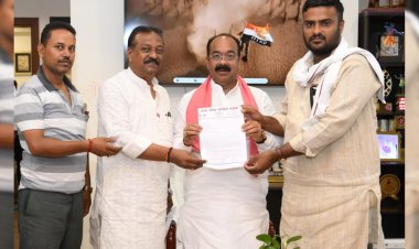 स्काईवॉक निर्माण में गंभीर लापरवाही का आरोप,कन्हैया के नेतृत्व में कांग्रेस नेताओं ने लोक निर्माण मंत्री को सौंपा ज्ञापन