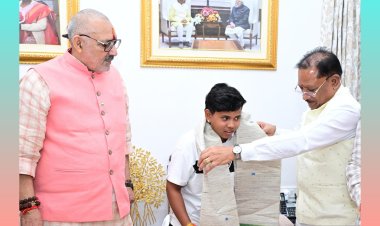सीएम साय ने भारतीय महिला अंडर-19 क्रिकेट टीम की उपकप्तान छत्तीसगढ़ की बेटी महक नरवासे का किया सम्मान