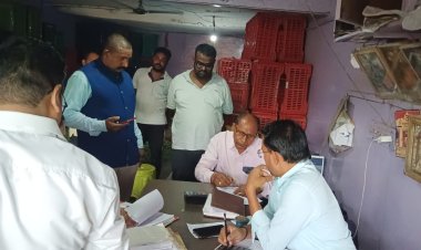 जनदर्शन में प्राप्त शिकायतों पर एक्शन,शास्त्री मार्केट में नापतौल विभाग का छापा