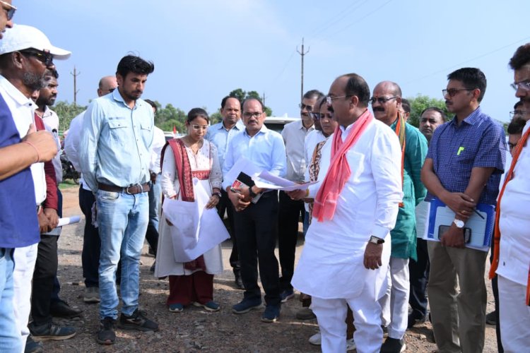 अरुण साव ने पीडब्ल्यूडी और जगदलपुर निगम के अधिकारियों की लगाई क्लास,लापरवाही पर जमकर बरसे