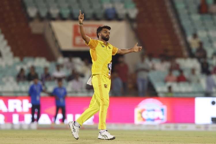 सीसीपीएल-3 : आयुष के '5 विकेट' हैट्रिक से दहाड़े रायगढ़ लायंस, रायपुर रायनोस 116 रन पर सिमटी