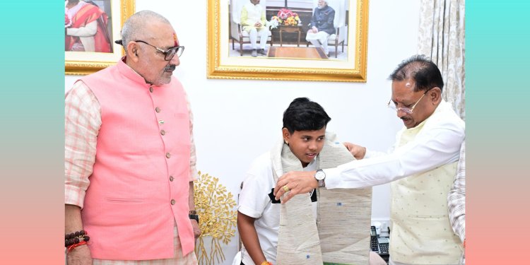सीएम साय ने भारतीय महिला अंडर-19 क्रिकेट टीम की उपकप्तान छत्तीसगढ़ की बेटी महक नरवासे का किया सम्मान