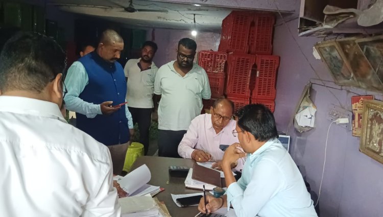 जनदर्शन में प्राप्त शिकायतों पर एक्शन,शास्त्री मार्केट में नापतौल विभाग का छापा