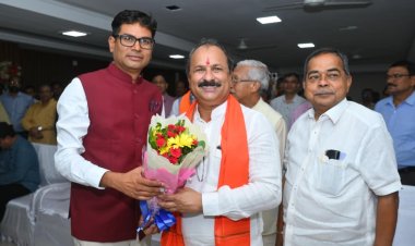 रायपुर विकास प्राधिकरण के नए उपाध्यक्ष डॉ. जय प्रकाश शर्मा ने संभाला पदभार