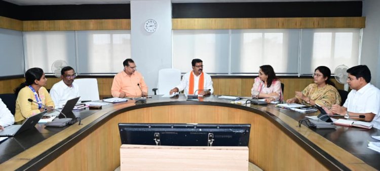 उप मुख्यमंत्री विजय शर्मा का बड़ा फैसला : छत्तीसगढ़ में एआई तकनीक से होगा प्रधानमंत्री ग्राम सड़क योजना की सड़कों का निरीक्षण