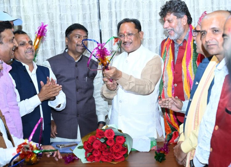 बस्तर गोंचा महापर्व का निमंत्रण : मुख्यमंत्री विष्णु देव साय ने तुपकी चलाकर दी भगवान जगन्नाथ को सलामी