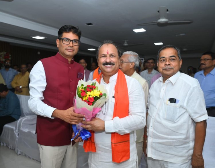 रायपुर विकास प्राधिकरण के नए उपाध्यक्ष डॉ. जय प्रकाश शर्मा ने संभाला पदभार