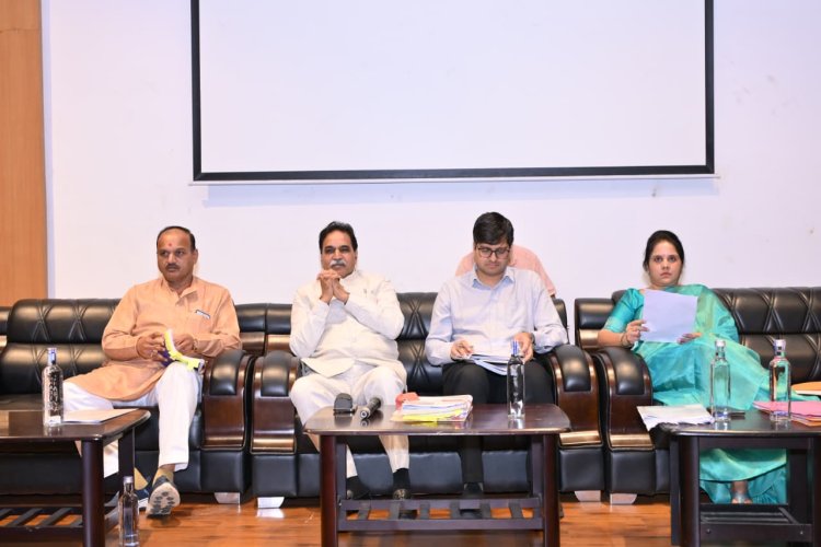 5 घंटे की मैराथन समीक्षा : अधिकारियों को राजेश मूणत की दो टूक: जनता की समस्याएं प्राथमिकता से सुलझाएं, लापरवाही नहीं चलेगी
