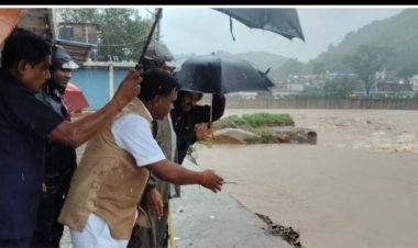 48 घंटे से मूसलाधार बारिश से कांकेर जिला तरबतर,दूध नदी का बढ़ा जलस्तर घंटे से मूसलाधार बारिश से कांकेर  जिला हुआ जलमग्न
